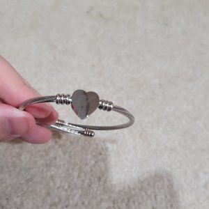 Free in Bundle over $30.  V Letter Bracelet